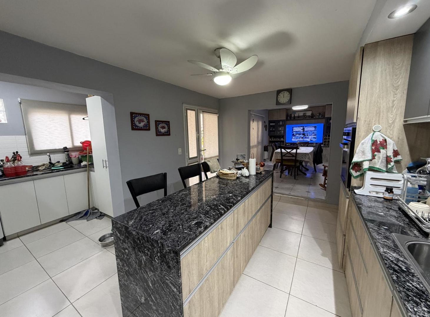 Foto de SE VENDE - Casa - 4 Dormitorios - B° Gral. Bustos, imagen 3