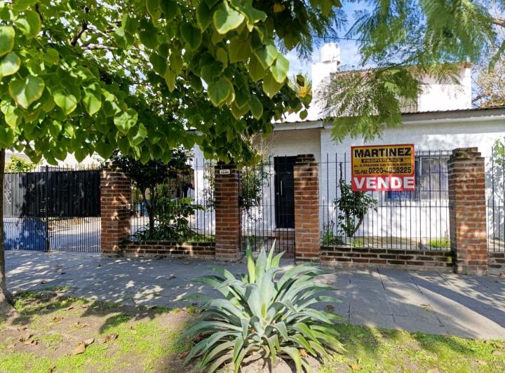 Venta de Casa con 2 departamentos en Merlo Norte -  1