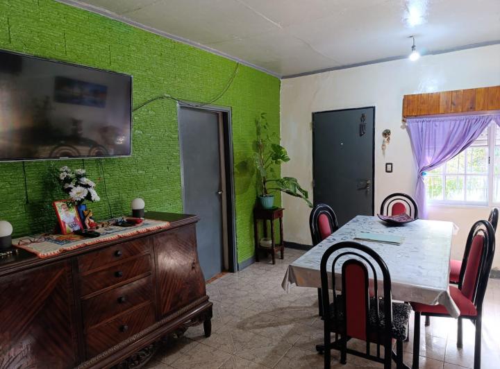 Venta de Casa con 2 departamentos en Merlo Norte -  5