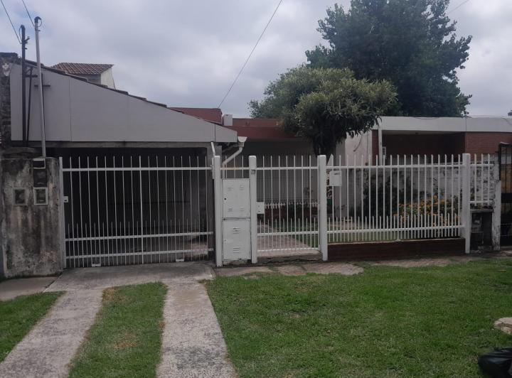 Venta de Casa con Departamento al fondo en Merlo Norte -  3