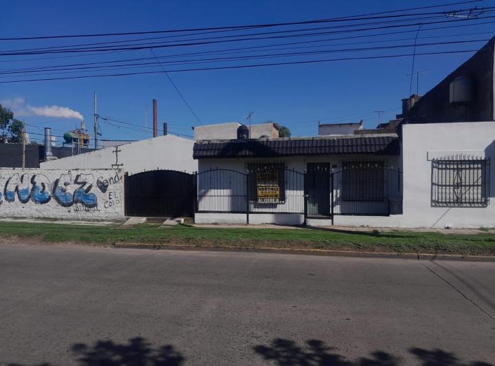 Venta de Casa en Merlo Sur -  4 Ambientes  3