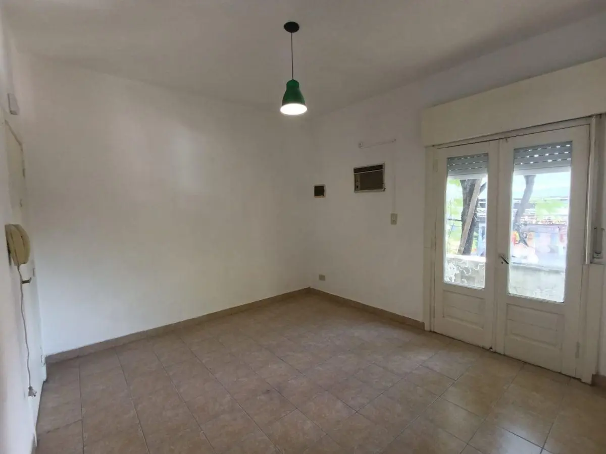 Venta de Departamento al frente (1er piso) en Merlo Sur (Excelente Ubicacion - Sobre la Avenida) 2