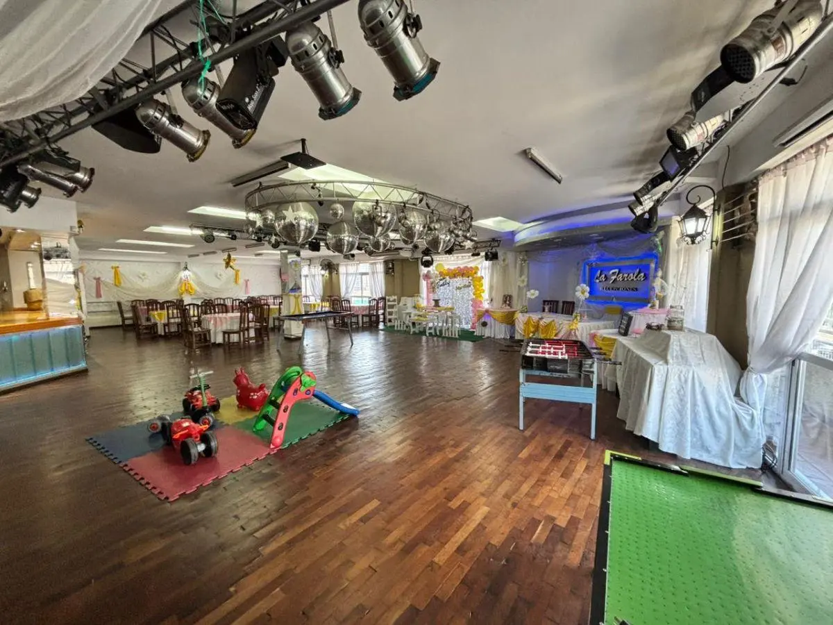 Salón de Eventos en Alquiler - Totalmente Equipado - Listo Para Trabajar 5
