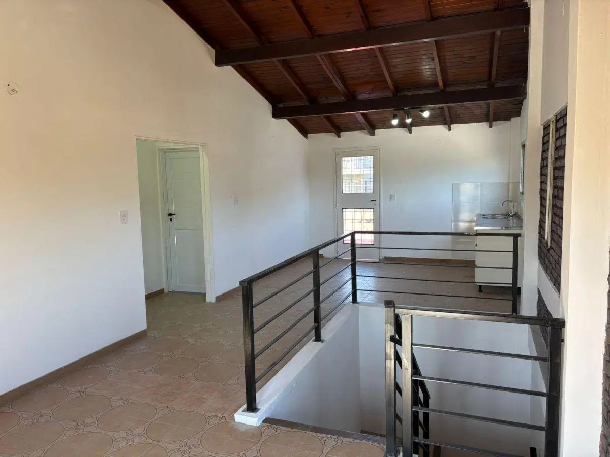 Alquiler de Departamento en planta alta (Merlo Norte - 1 cuadra y media de la estancion) 2