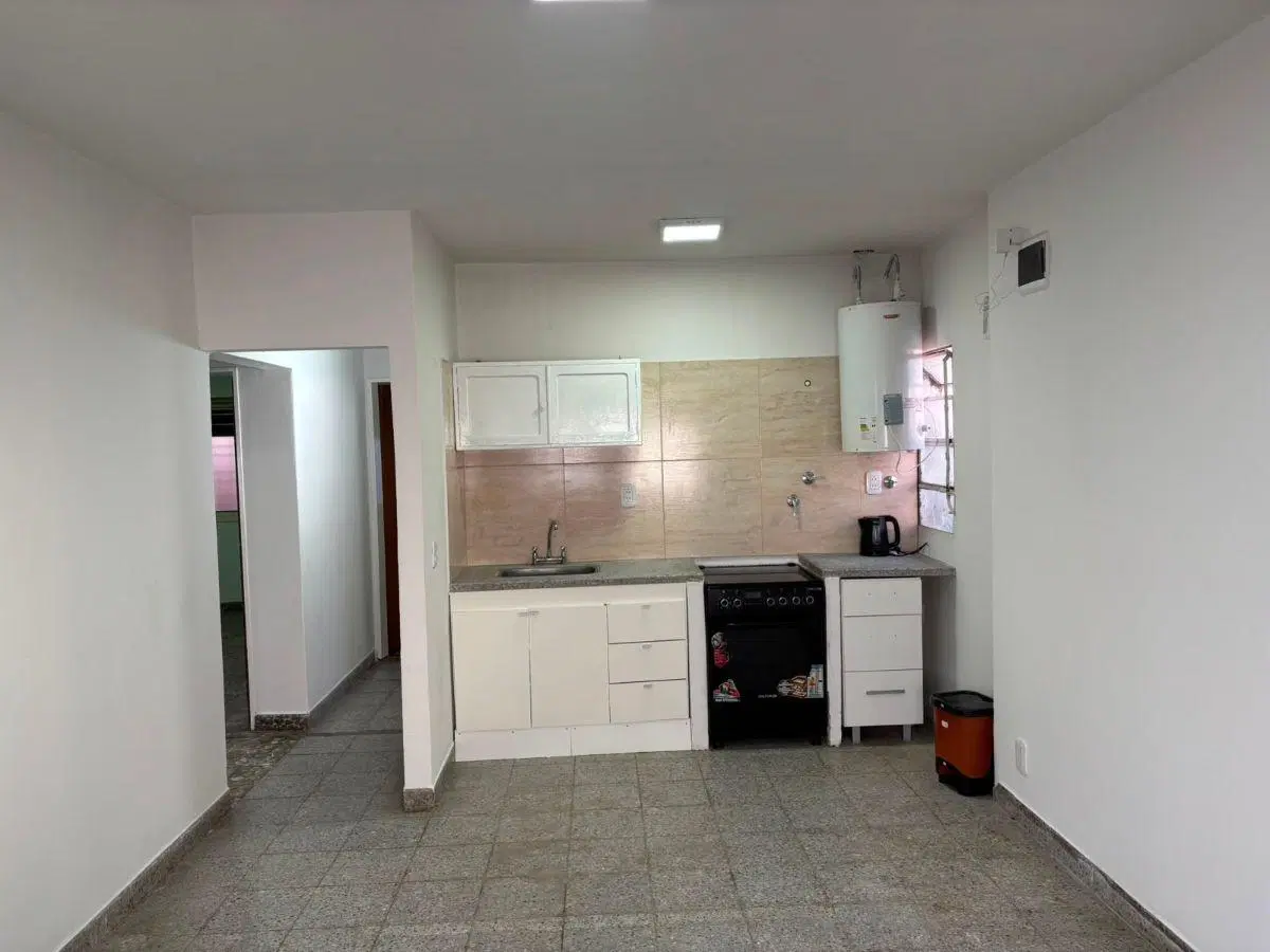Alquiler de Casa tipo PH en Merlo Sur (Excelente Ubicación) 2