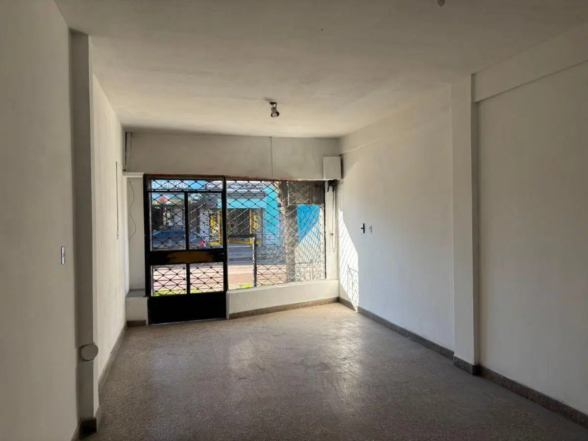 Alquiler de LOCAL en Merlo Norte (Sobre Av. H. Yrigoyen a 5 cuadras de la estacion) 3