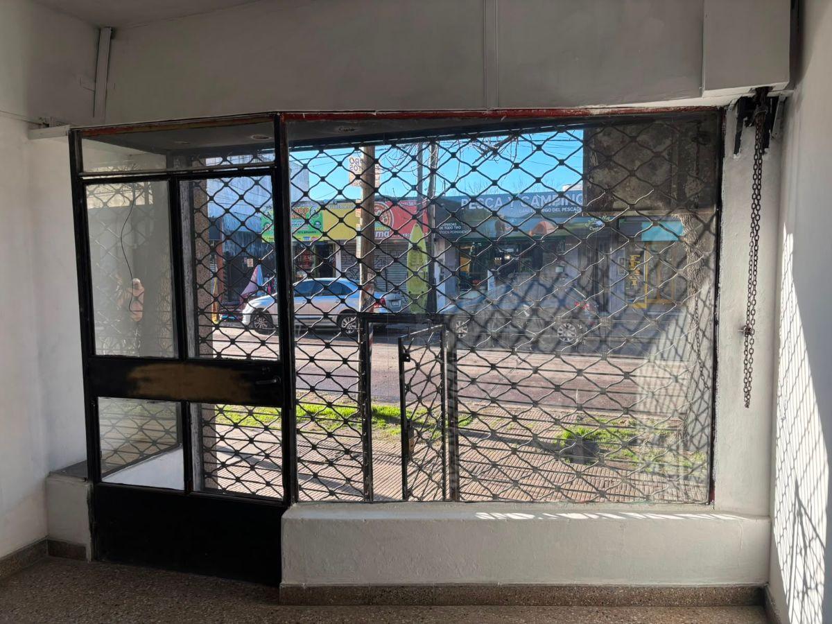 Alquiler de LOCAL en Merlo Norte (Sobre Av. H. Yrigoyen a 5 cuadras de la estacion)
