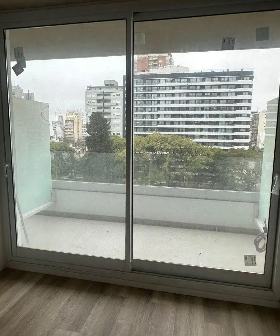 MANZANARES Y CABILDO | 1 AMB PISO ALTO AL FRENTE, VISTA A LA PLAZA 2