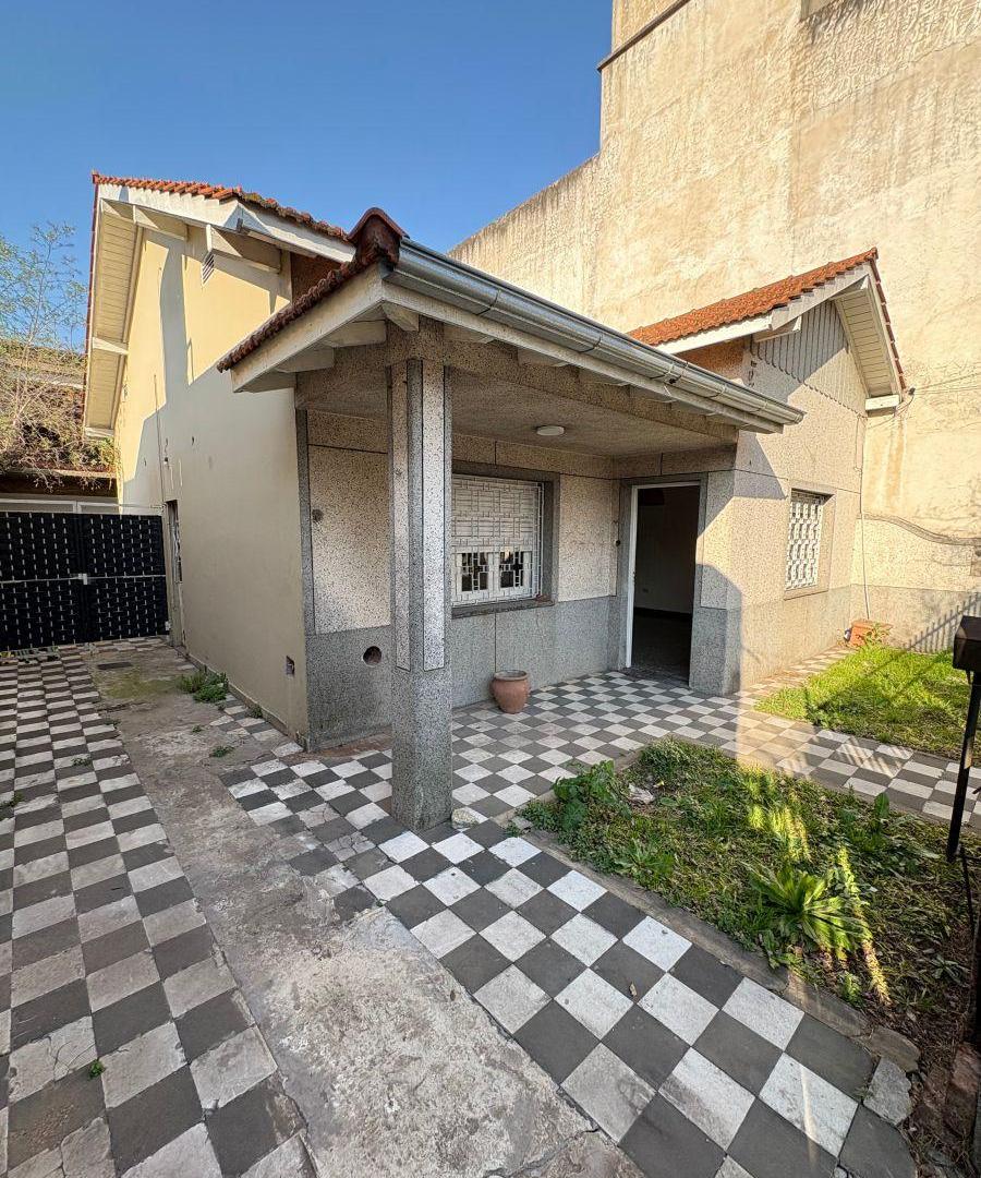 Foto de Casa En Venta En Villa Bonich Con Patio Parrilla Cochera 2 Dormitorios, imagen 3