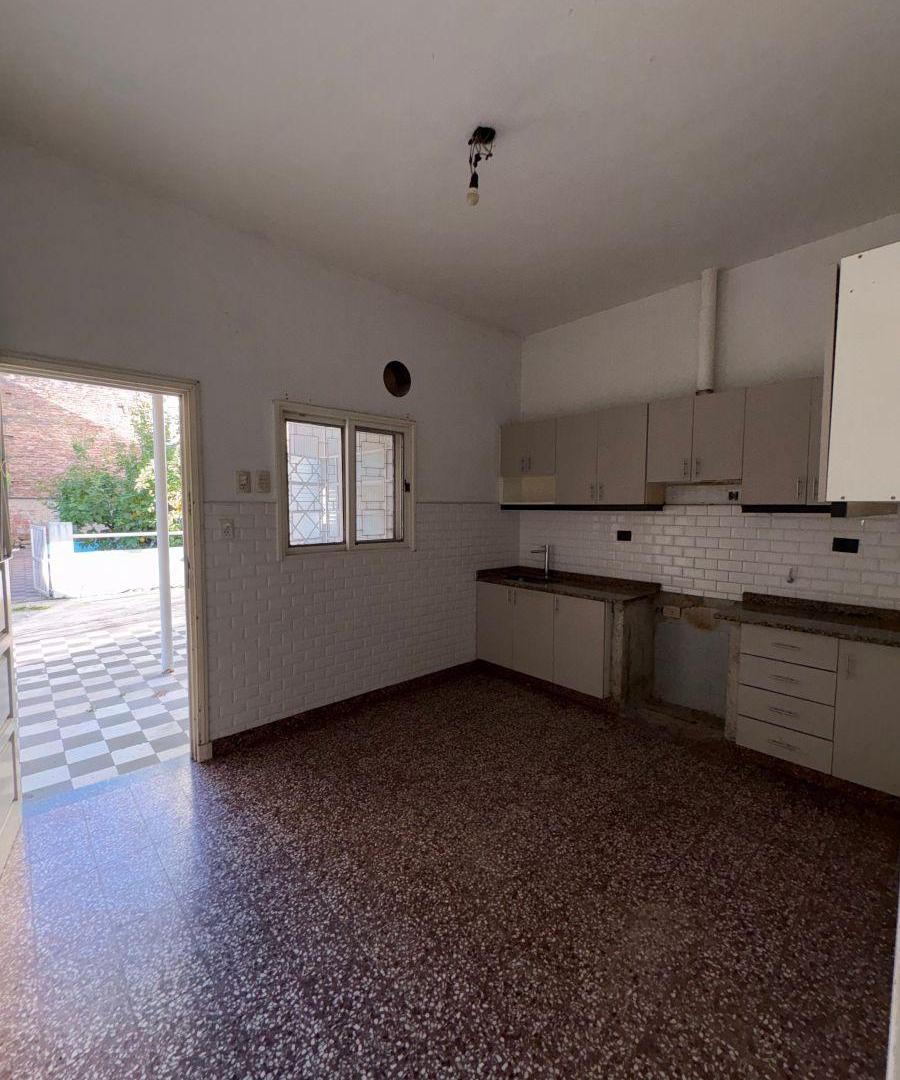 Foto de Casa En Venta En Villa Bonich Con Patio Parrilla Cochera 2 Dormitorios, imagen 2