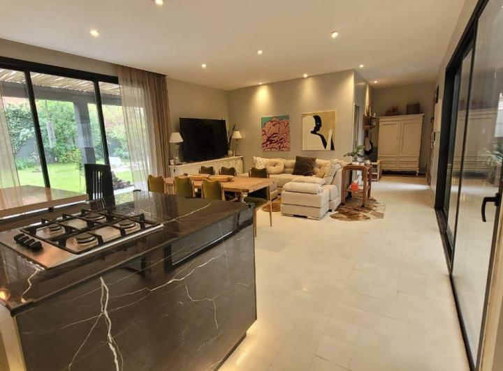 CASA DE CATEGORIA , APTA CREDITO EN LO MEJOR DEL BARRIO ATLANTIDA 3