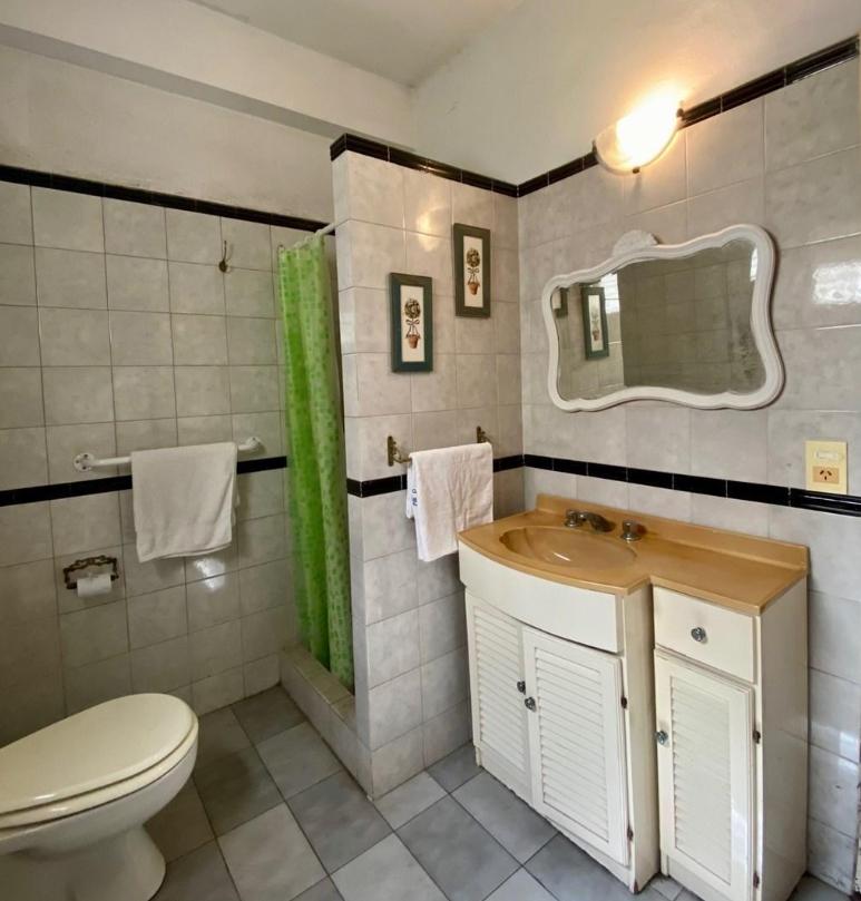 CASA TIPO CHALET - EN VENTA - BARRIO UNO