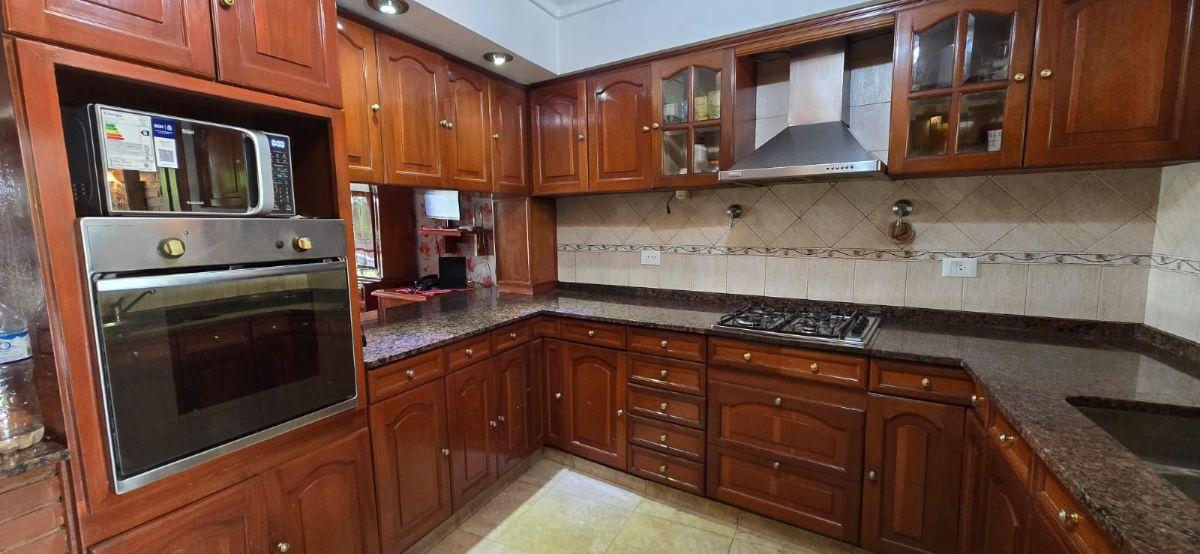 Foto de CASA 6 AMBIENTES - VENTA - LUIS GUILLON, imagen 5