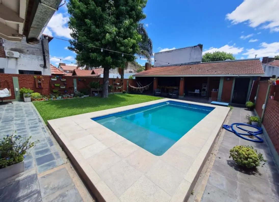 CASA 3 DORMITORIOS CON PISCINA EN VENTA - MONTE GRANDE 4