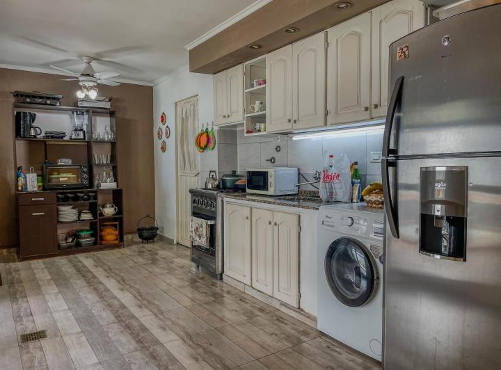 Duplex en venta sobtre  Avenida Italia  con 5 dormitorios 3