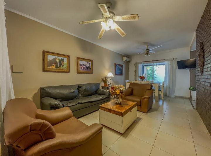 Duplex en venta sobtre  Avenida Italia  con 5 dormitorios 2
