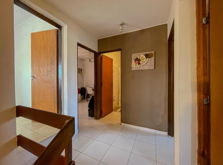 Duplex en venta sobtre  Avenida Italia  con 5 dormitorios 4