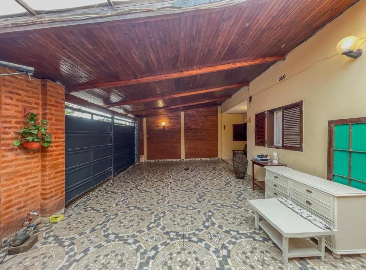 Duplex en venta sobtre  Avenida Italia  con 5 dormitorios 5