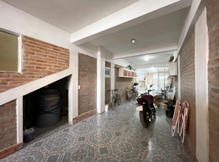 Foto de Casa en venta con 3 pisos y muchos metros cuadrados construídos, imagen 2