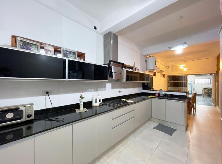 Casa en  venta con  3 pisos y muchos metros cuadrados construídos