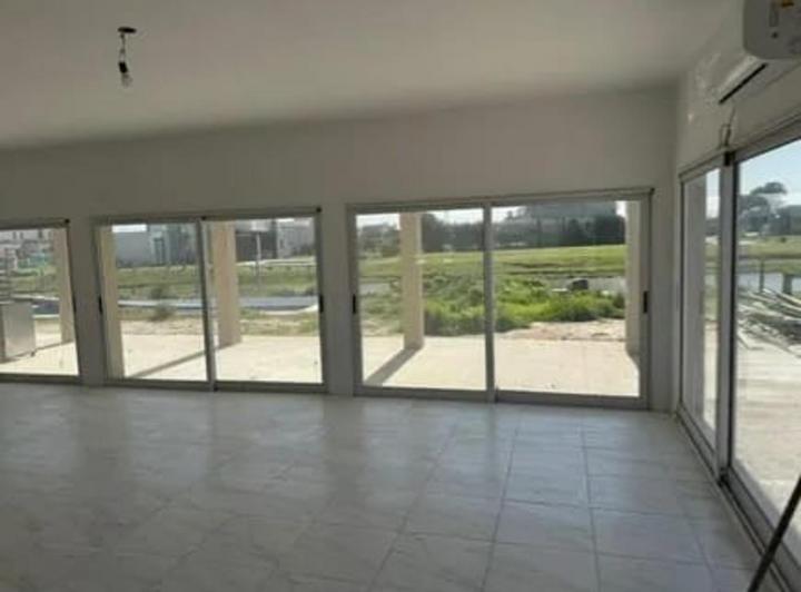 Casa 5 Ambientes pileta y bajada náutica. 3