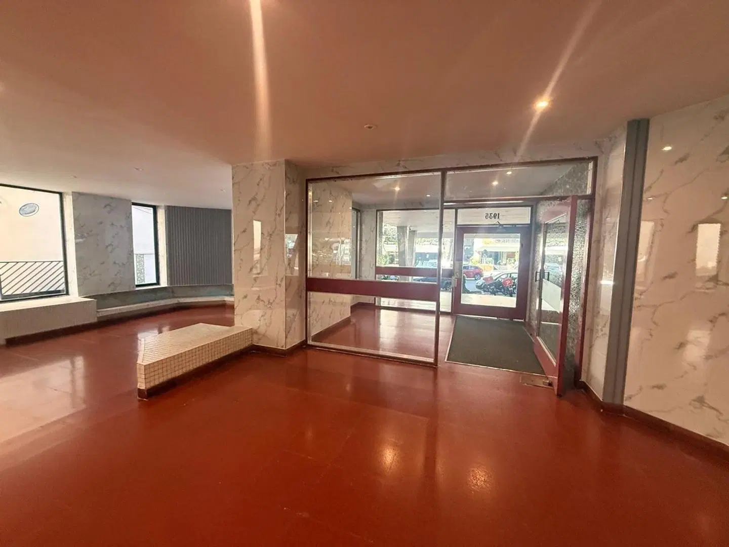 Amplio Departamento en venta ubicado al contra frente. 2