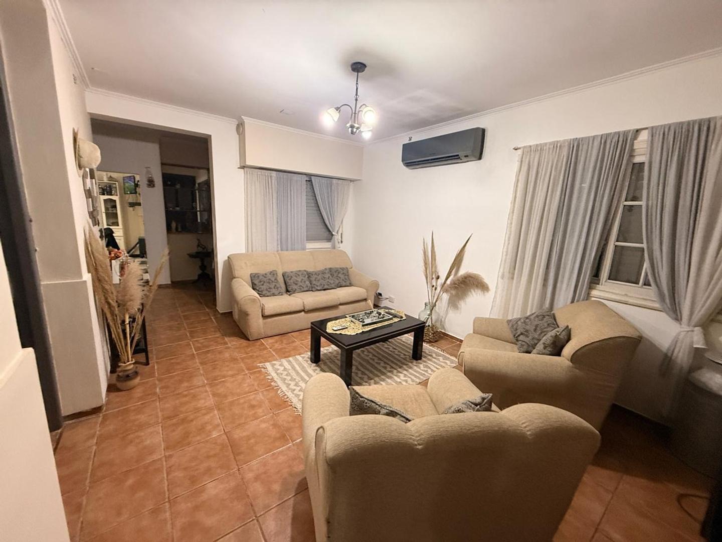 Foto de Casa al frente con Dpto. Interno., imagen 4