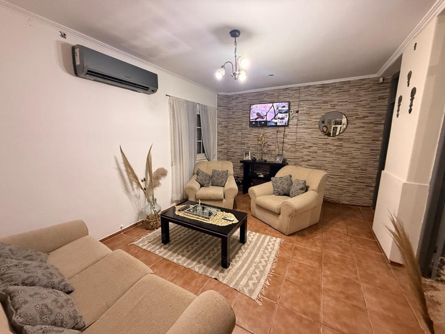 Foto de Casa al frente con Dpto. Interno., imagen 5