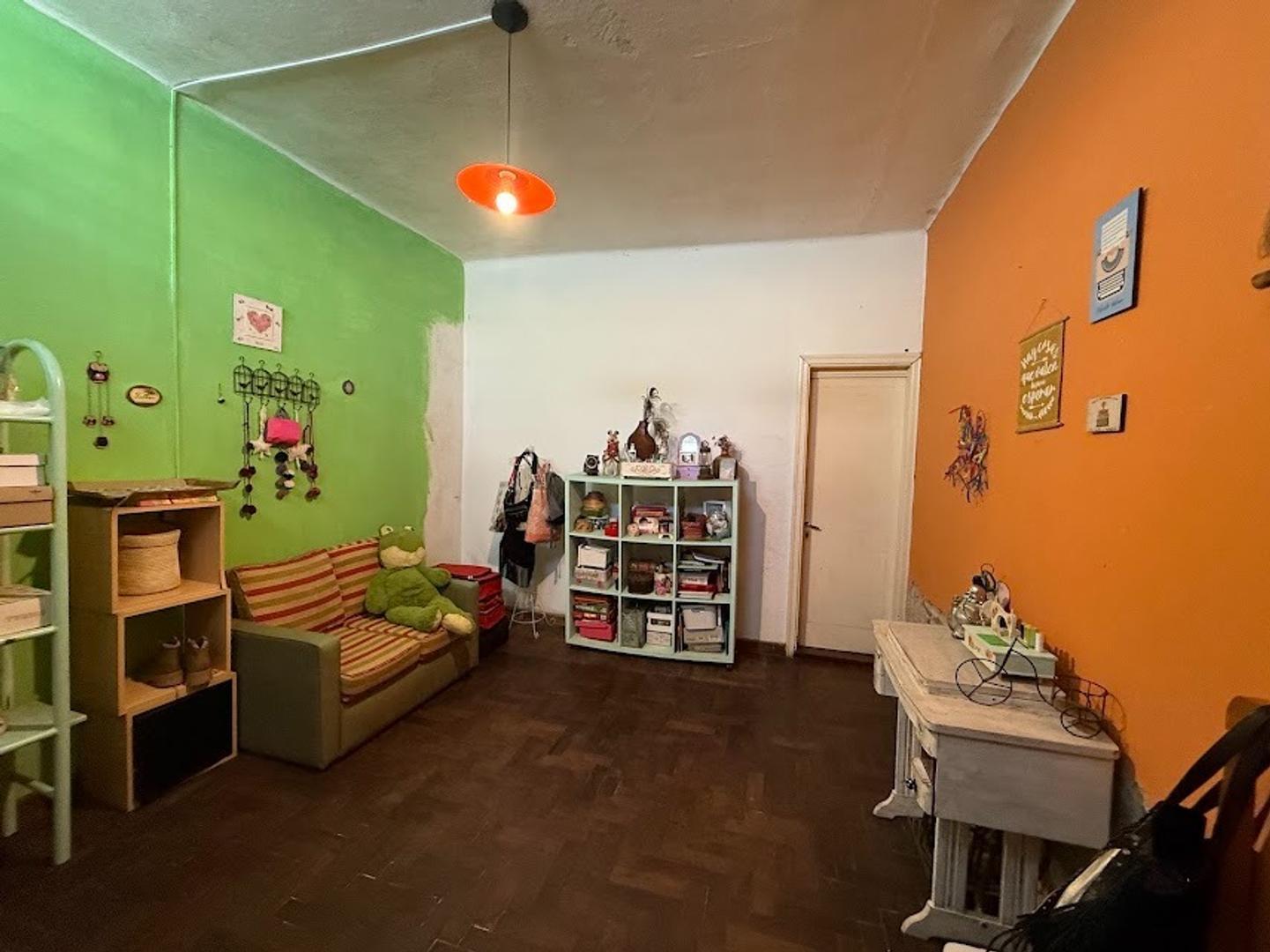 Foto de Casa al frete con Cochera y Quincho Cerrado., imagen 3