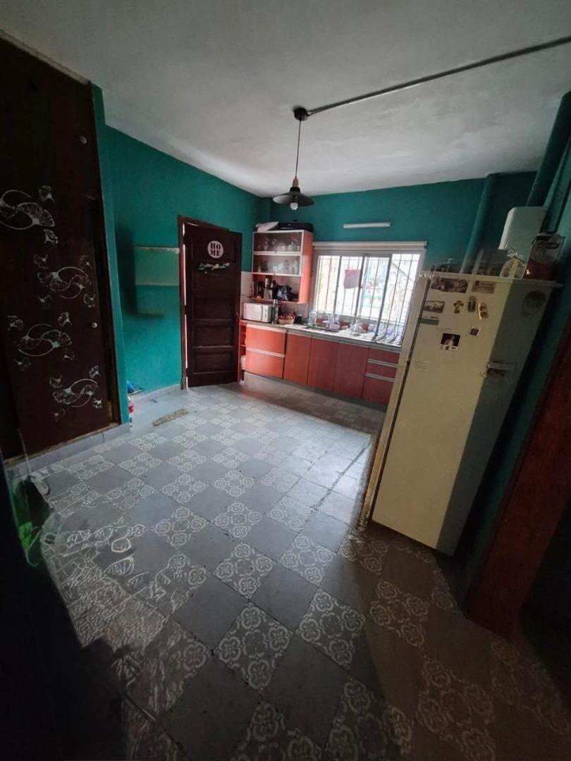 Foto de Casa al frete con Cochera y Quincho Cerrado., imagen 5