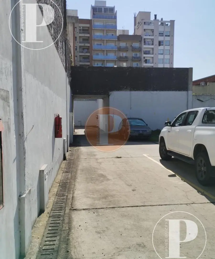 | VENTA |  Cochera descubierta, AV.60 e/ 5y 6, La Plata. 5