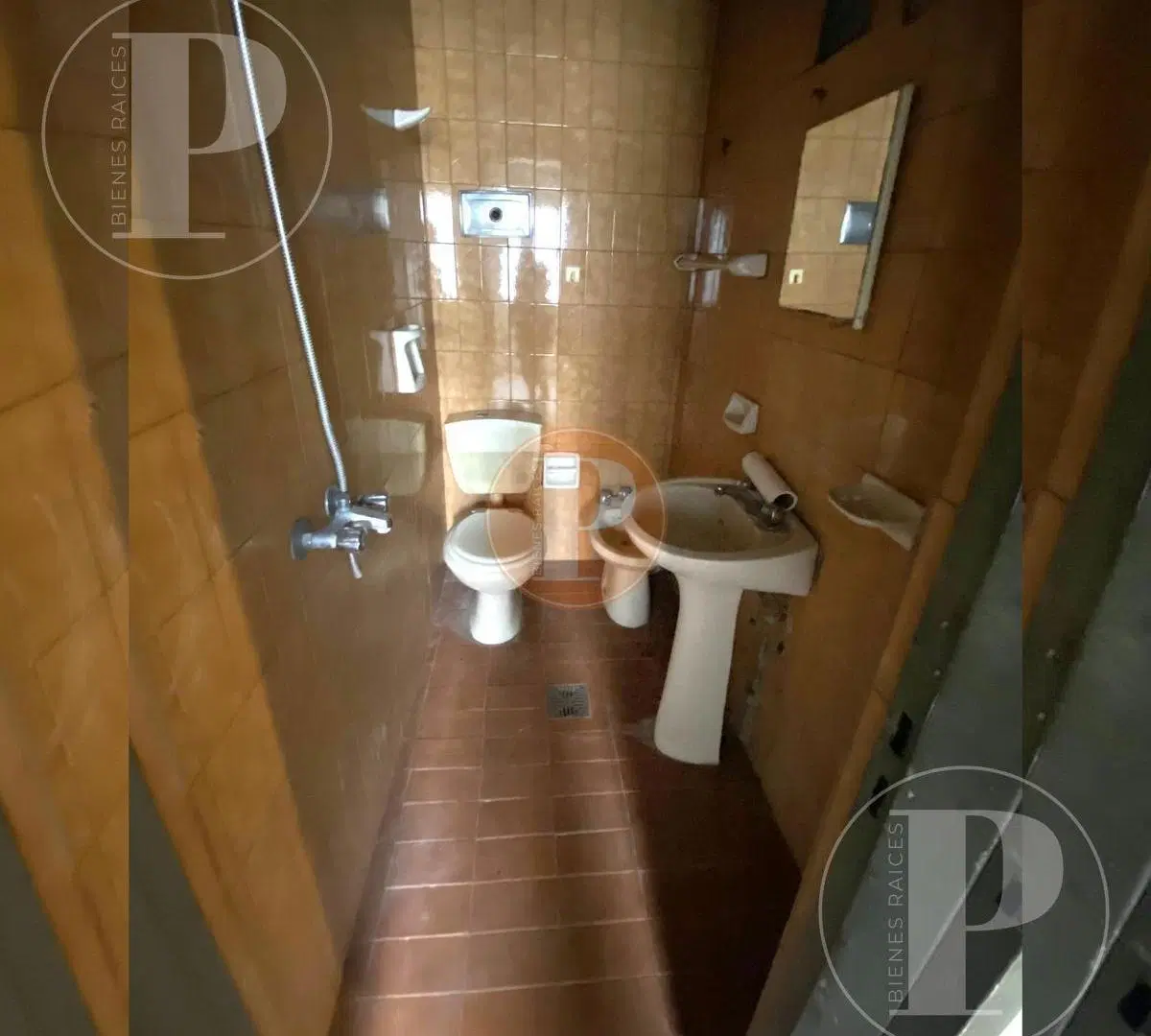 Casa a refaccionar de 2 dormitorios sobre lote 400 mts 4