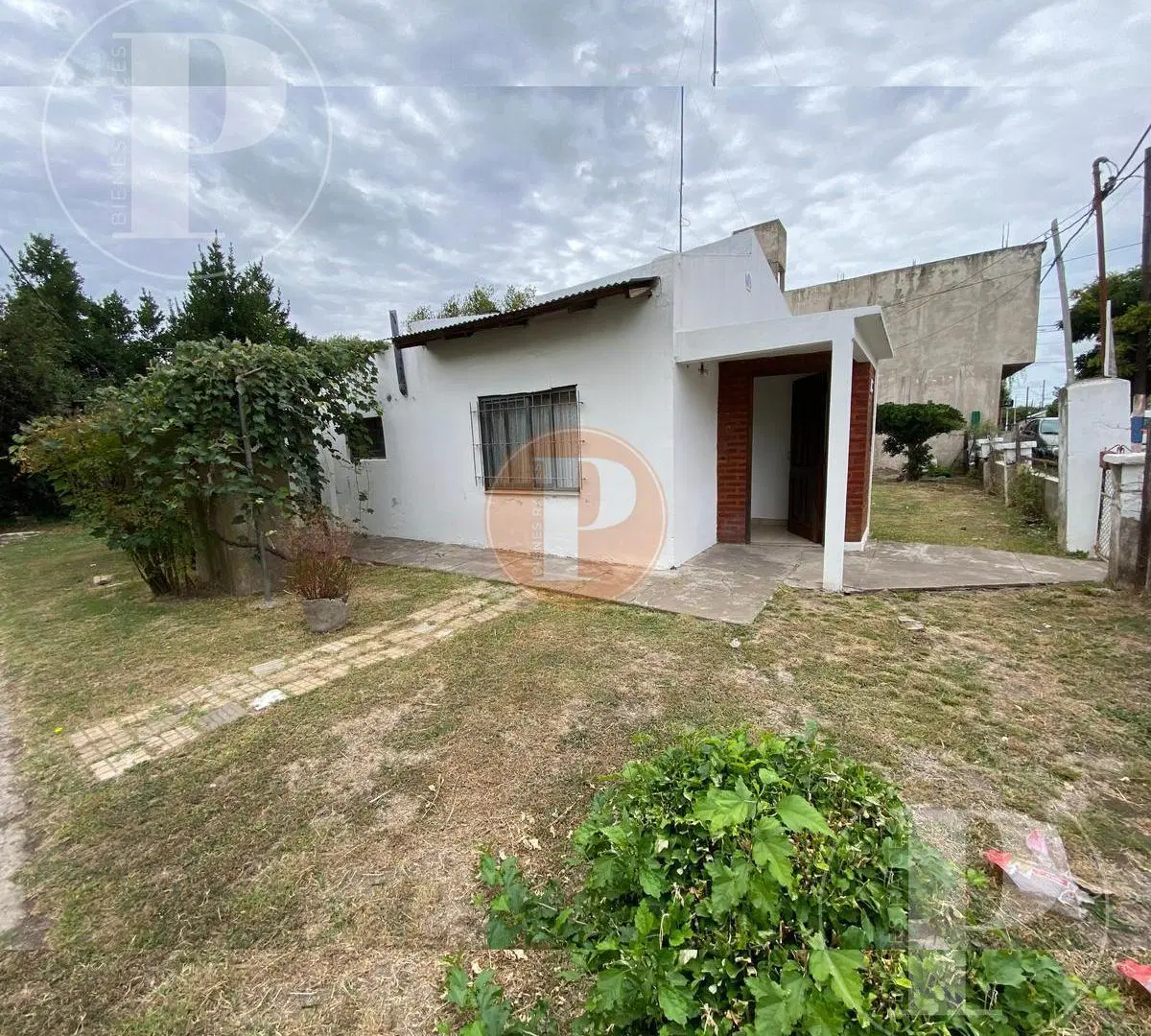 Casa a refaccionar de 2 dormitorios sobre lote 400 mts 3