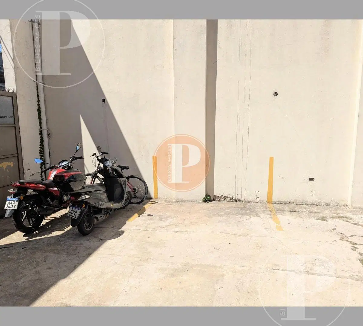 Cochera descubierta en venta 2