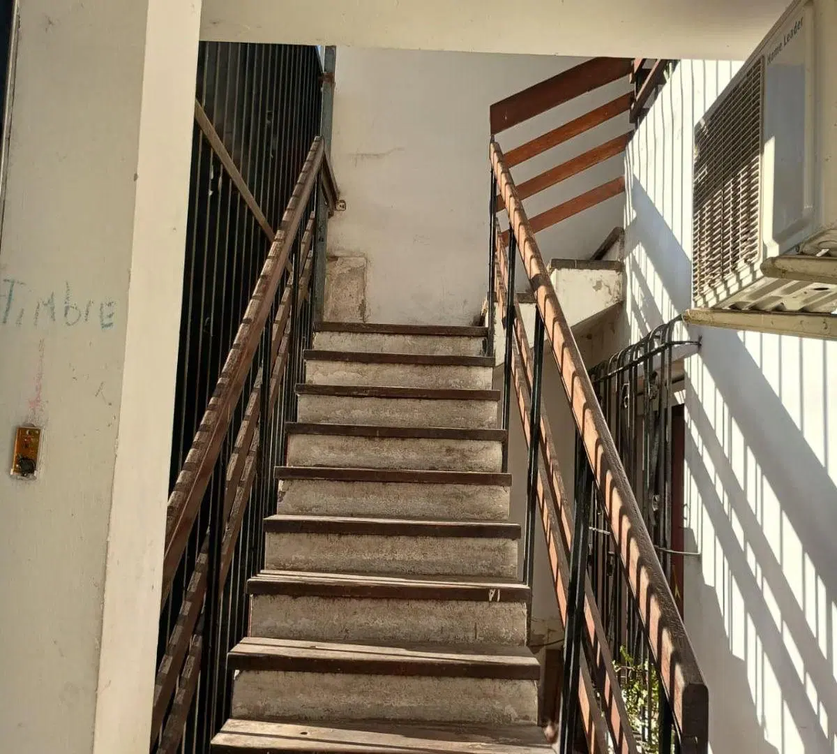 Casa de 2 plantas con amplio terreno y potencial de modernización 4