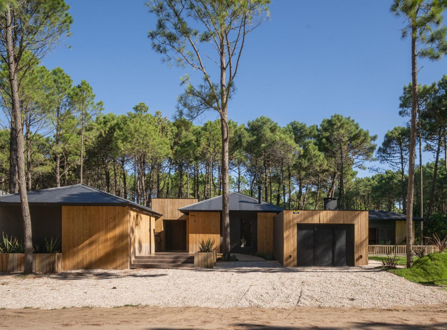 Casa en venta en Pinamar Norte - Pileta climatizada - Gas Natural - A estrenar