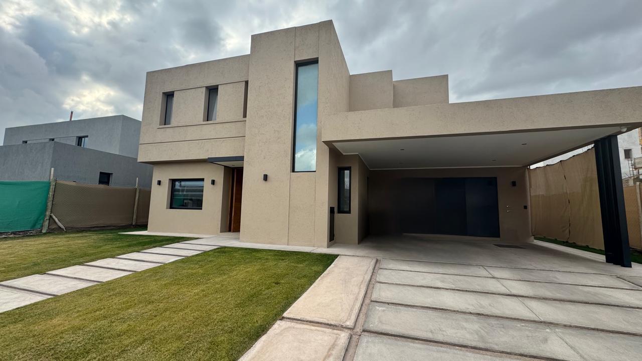 VENDE CASA EN GRAN BOEDO barrio privado
