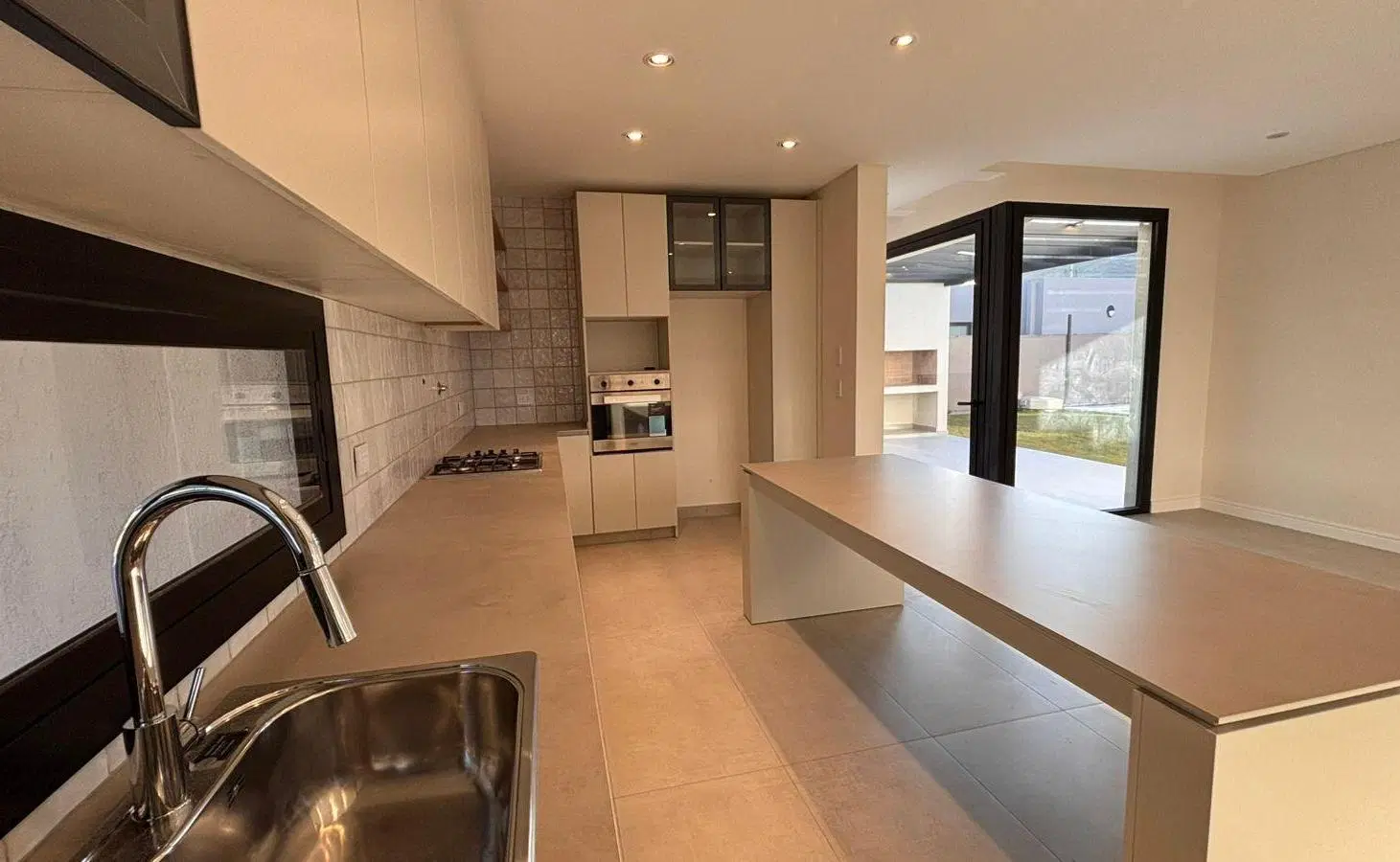 VENDE CASA EN AGUARIBAY barrio privado 4