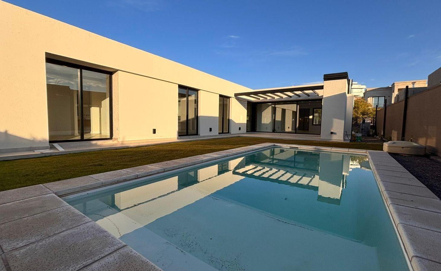 VENDE CASA EN AGUARIBAY barrio privado