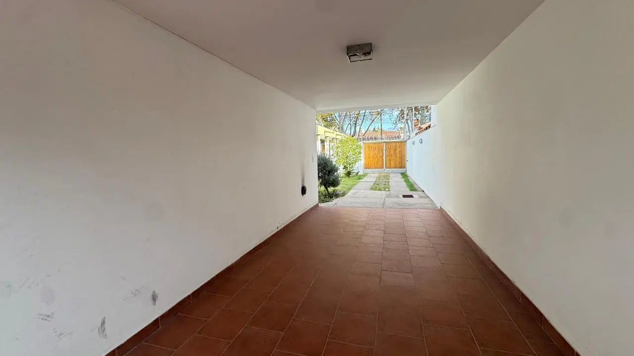 VENDE CASA SOBRE PERITO MORENO GODOY CRUZ 5