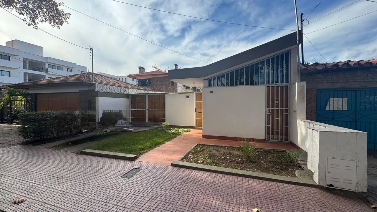 VENDE CASA SOBRE PERITO MORENO GODOY CRUZ 2