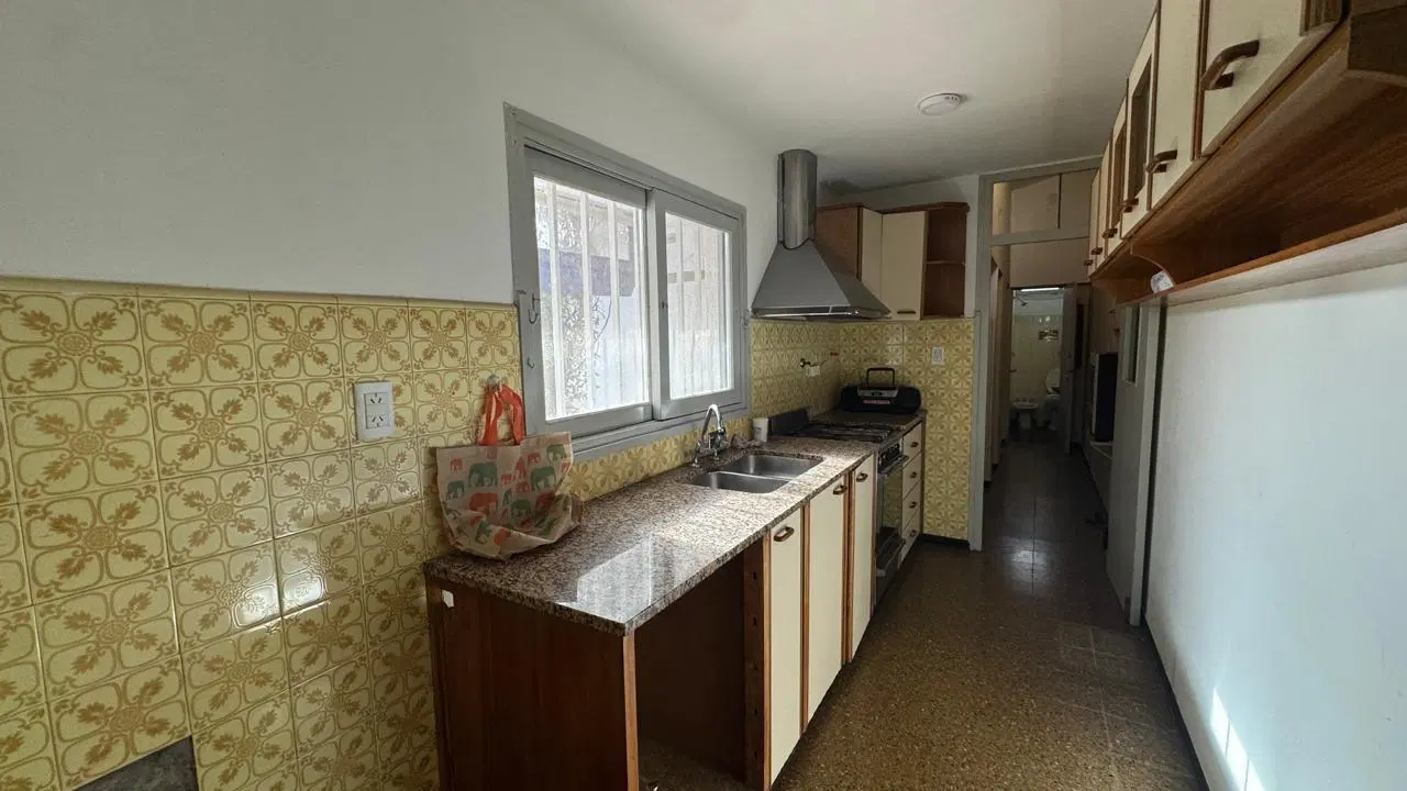 VENDE CASA SOBRE PERITO MORENO GODOY CRUZ 4