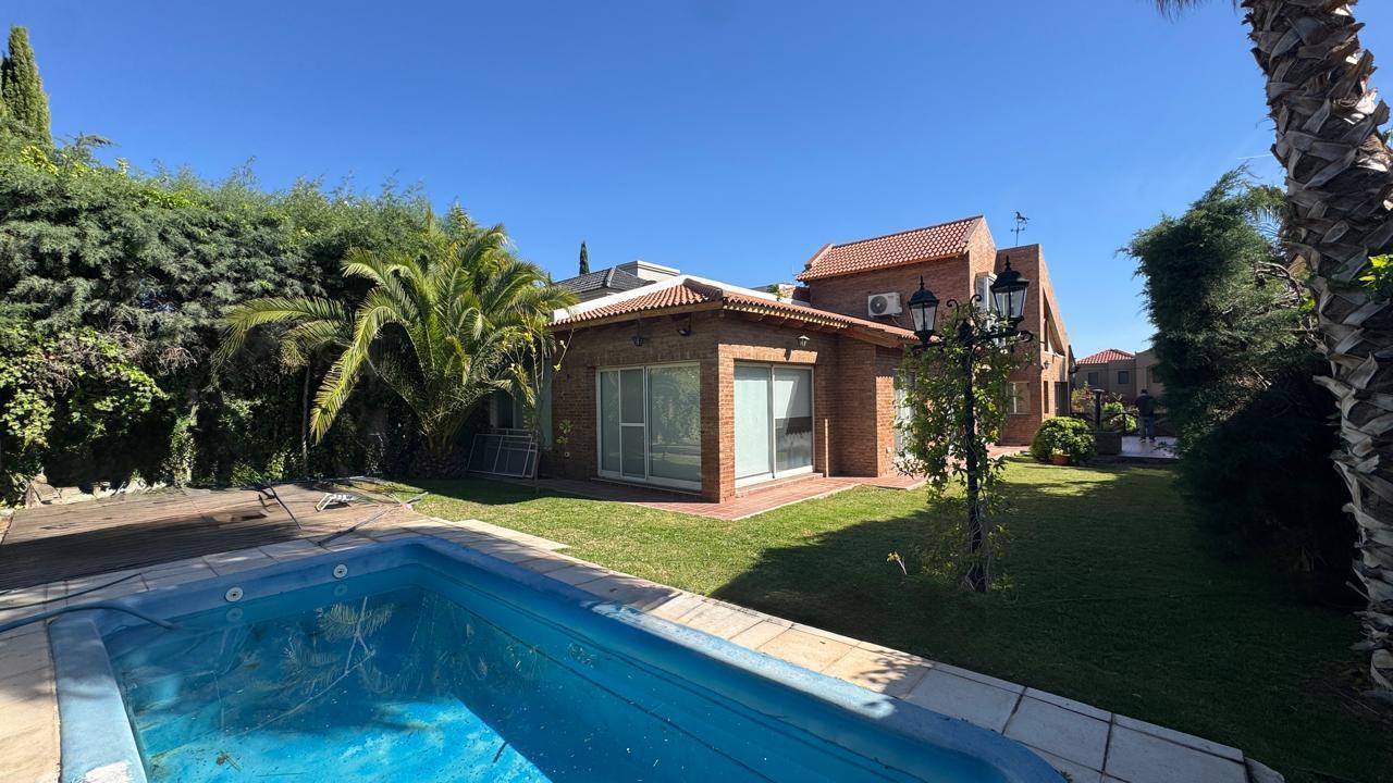 VENDE CASA EN PALMARES - barrio privado