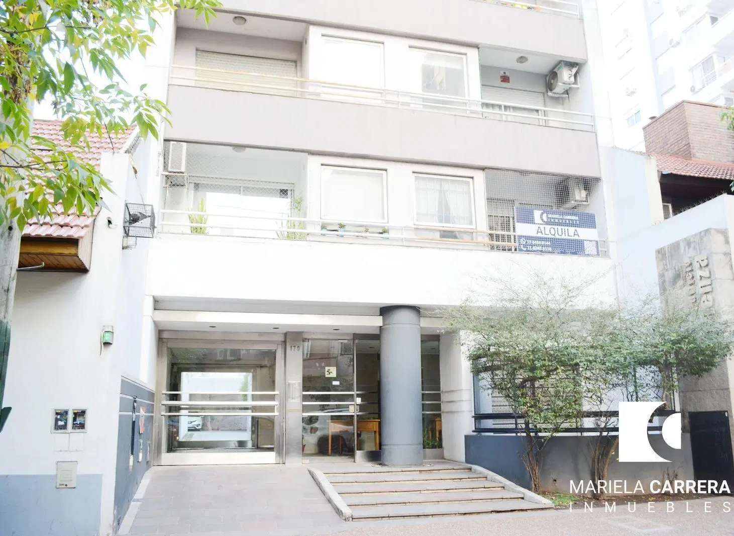 DEPARTAMENTO DE 2 AMBIENTES CON COCHERA EN ZONA CENTRICA 1