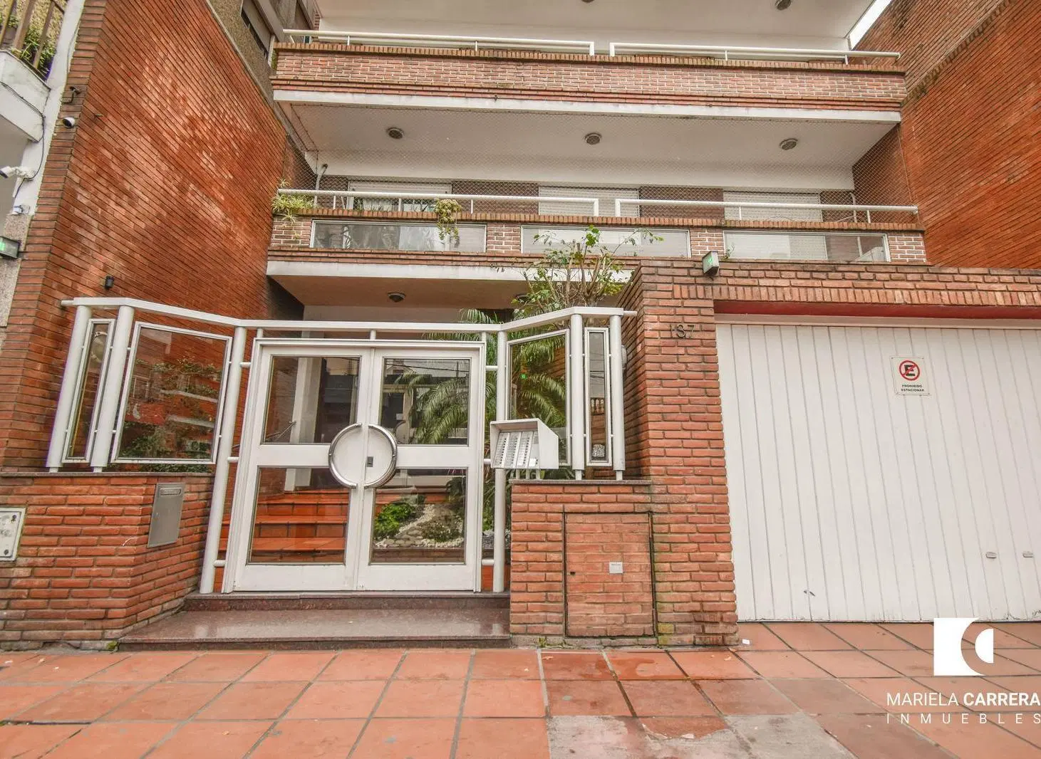 PISO DE 3 AMBIENTES EN PLENO LANUSITA CON DOS COCHERAS Y BAULERA 2
