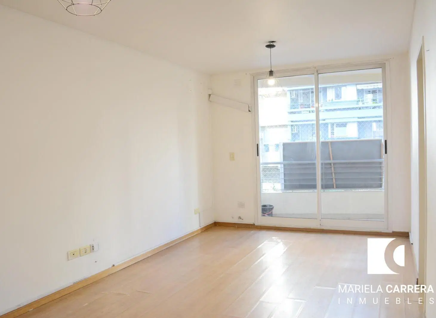 Departamento de 2 ambientes con cochera con balcon al frente 2