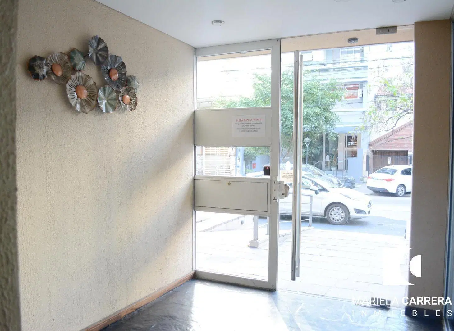 Departamento de 2 ambientes con cochera con balcon al frente 5