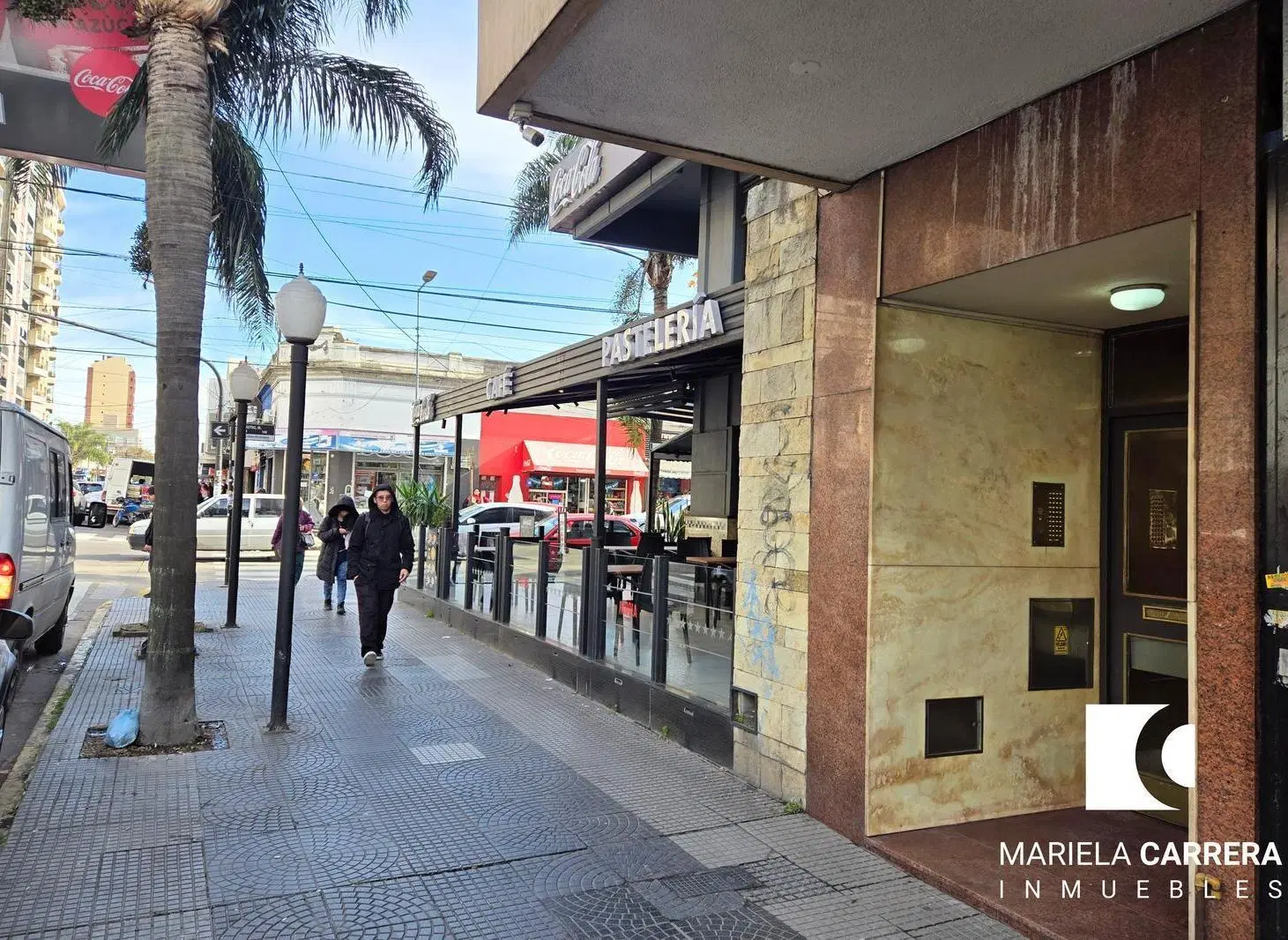Oficina de 2 ambientes en pleno centro comercial de lomas de Zamora 1