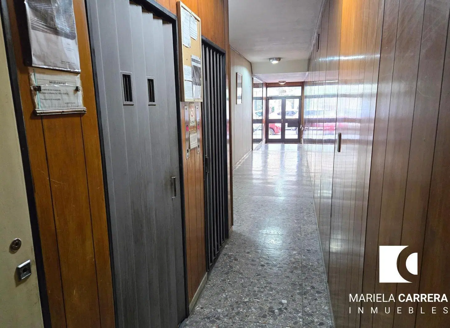 Oficina de 2 ambientes en pleno centro comercial de lomas de Zamora 3