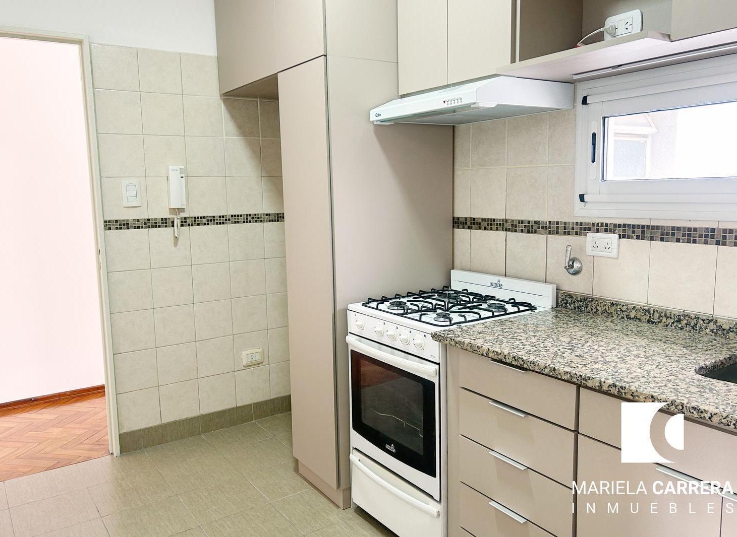 Foto de DEPARTAMENTO DE 2 AMBIENTES AMPLIO EN EL CENTRO DE LOMITAS, BAJAS, imagen 4